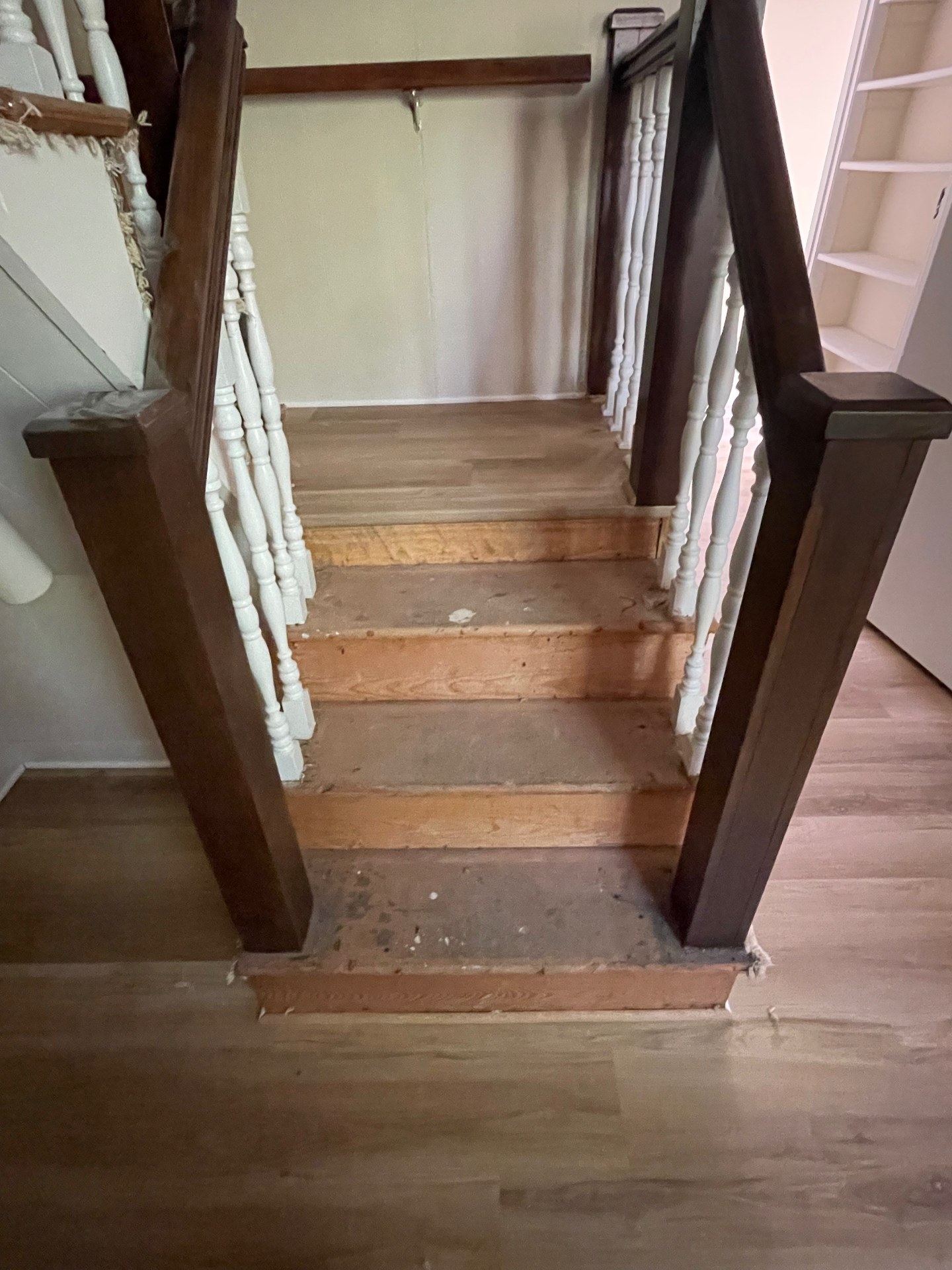 Staircase Recarpet — North Georgia — before the remodel, dated built-in tub deck